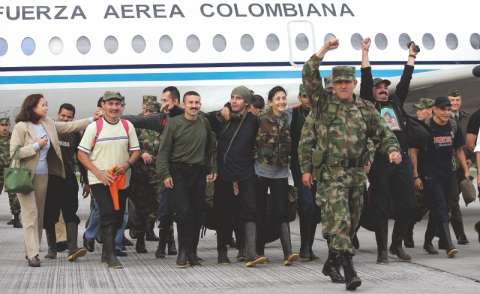 Los seis libros que el Ejército pagó y aún no publica