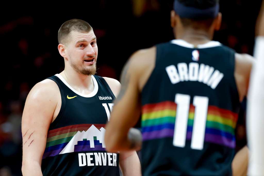 ATLANTA (United States), 06/12/2025.- Denver Nuggets center Nikola Jokic (L) reacts with Nuggets guard Bruce Brown (R) during the second half of an NBA basketball game between the Denver Nuggets and the Atlanta Hawks in Atlanta, Georgia, USA, 05 December 2025. (Baloncesto) EFE/EPA/ERIK S. LESSER SHUTTERSTOCK OUT