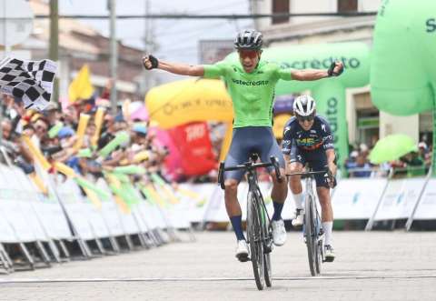José Urián le ganó el esprint a Sevilla y se llevó la etapa 4 del Clásico RCN 2025