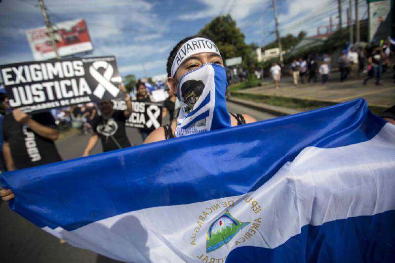 Nicaragua cumple un año de su peor crisis sociopolítica en décadas con saldo de cientos de muertos y de detenidos, miles en el exilio, y una economía en caída libre. / EFE