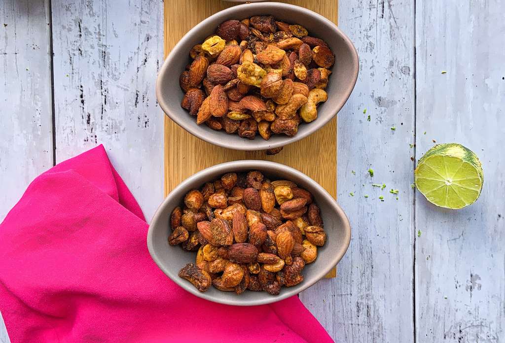 Guarda en un frasco de vidrio sellado. Disfruta como snack o adiciónalo a tus ensaladas.