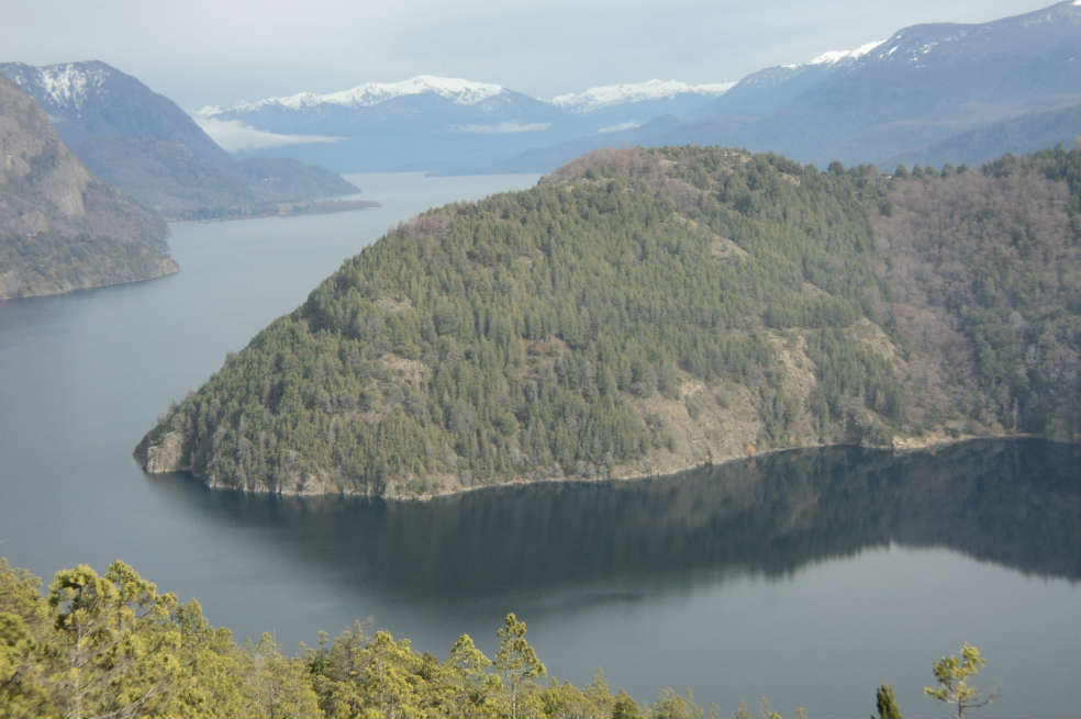 Panorámica desde San Martín de los Andes, pueblo argentino.