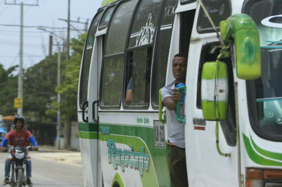 Se calcula que el número de ayudantes de bus en Cartagena supera los 1.300. /Foto: Cortesía El Universal