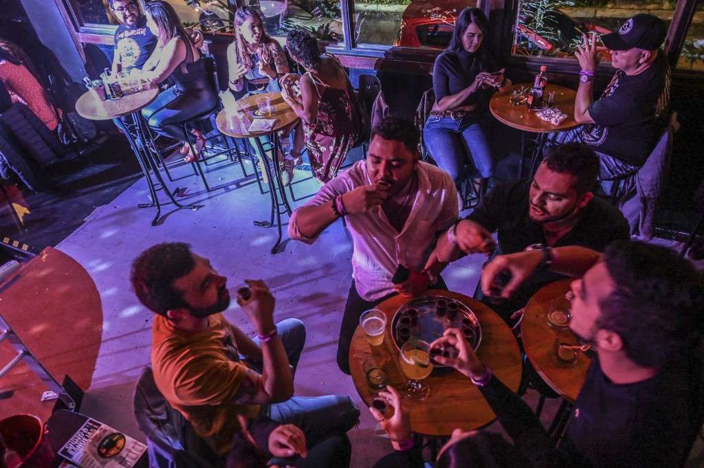 Mientras en Medellín la apertura gradual es un hecho, en municipios antioqueños como La Estrella le solicitaron al Gobierno Nacional permitirles la apertura de bares y discotecas, pues según su alcalde, Juan Sebastián Abad, hay “83 establecimientos con venta y consumo de bebidas alcohólicas los cuales generan más de 300 empleos”.