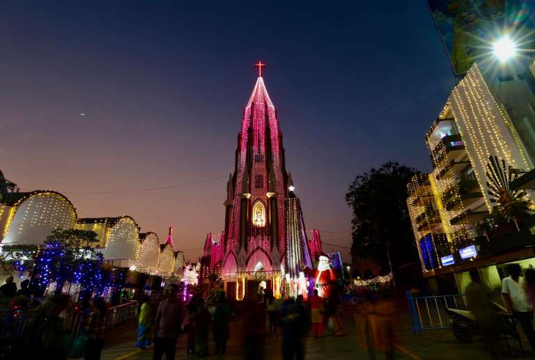 BANGALORE (India), 23/12/2025.- St. Mary's Basilica Church is illuminated ahead of Christmas in Bangalore, India, 23 December 2025. Christmas Day is a Christian holiday generally observed on 25 December to commemorate the birth of Jesus. EFE/EPA/JAGADEESH NV