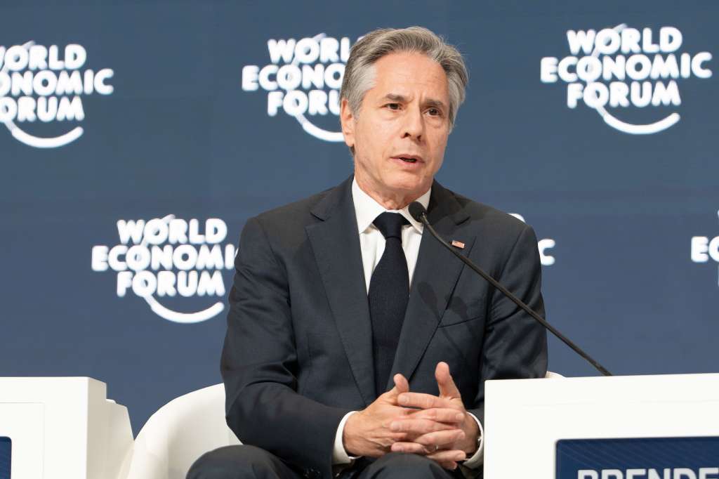 Riyadh (Saudi Arabia), 29/04/2024.- A handout photo made available by the World Economic Forum shows US Secretary of State Antony Blinken speaking at a conversation session during the World Economic Forum Special Meeting on Global Collaboration, Growth and Energy for Development, in Riyadh, Saudi Arabia, 29 April 2024. (Arabia Saudita) EFE/EPA/Deepu Das / HANDOUT HANDOUT EDITORIAL USE ONLY/NO SALES HANDOUT EDITORIAL USE ONLY/NO SALES
