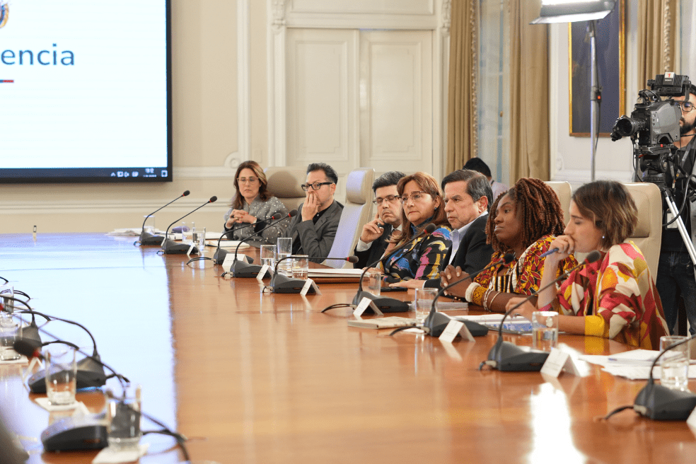 La canciller Laura Sarabia y la vicepresidenta Francia Márquez tuvieron choques durante el consejo de ministros que el presidente Gustavo Petro ordenó transmitir por televisión.