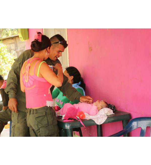 Más de 80 mujeres guerrilleras de las Farc viven su embarazo en las diferentes zonas veredales que se están construyendo. / Tatán Herrera/Periódico del Meta
