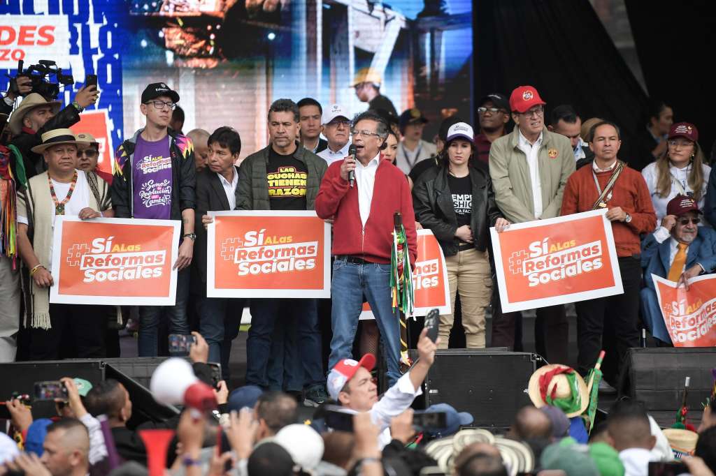 El presidente Gustavo Petro en su intervención en la marcha para respaldar sus reformas.