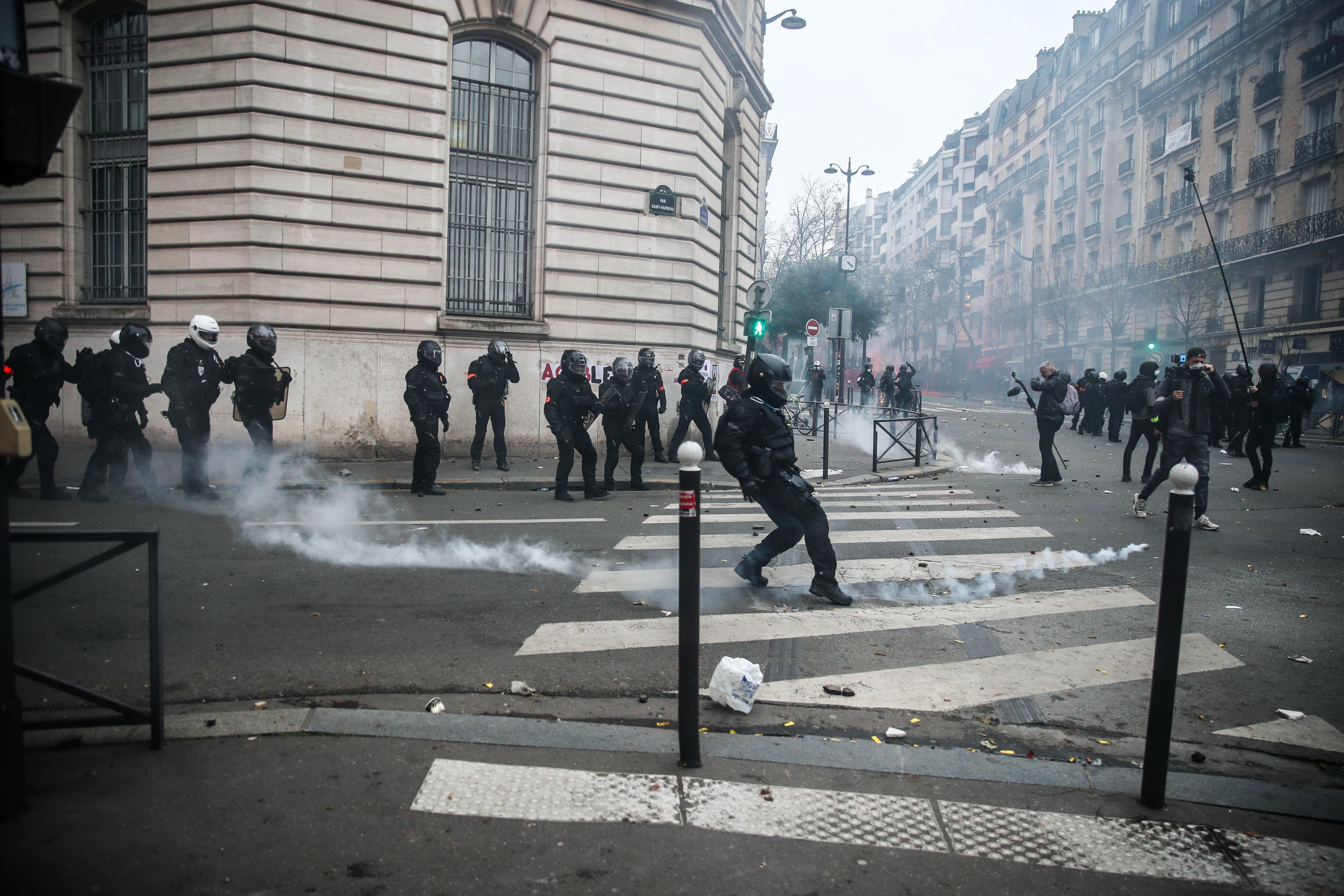 Los disturbios se presentaron en París (Francia).