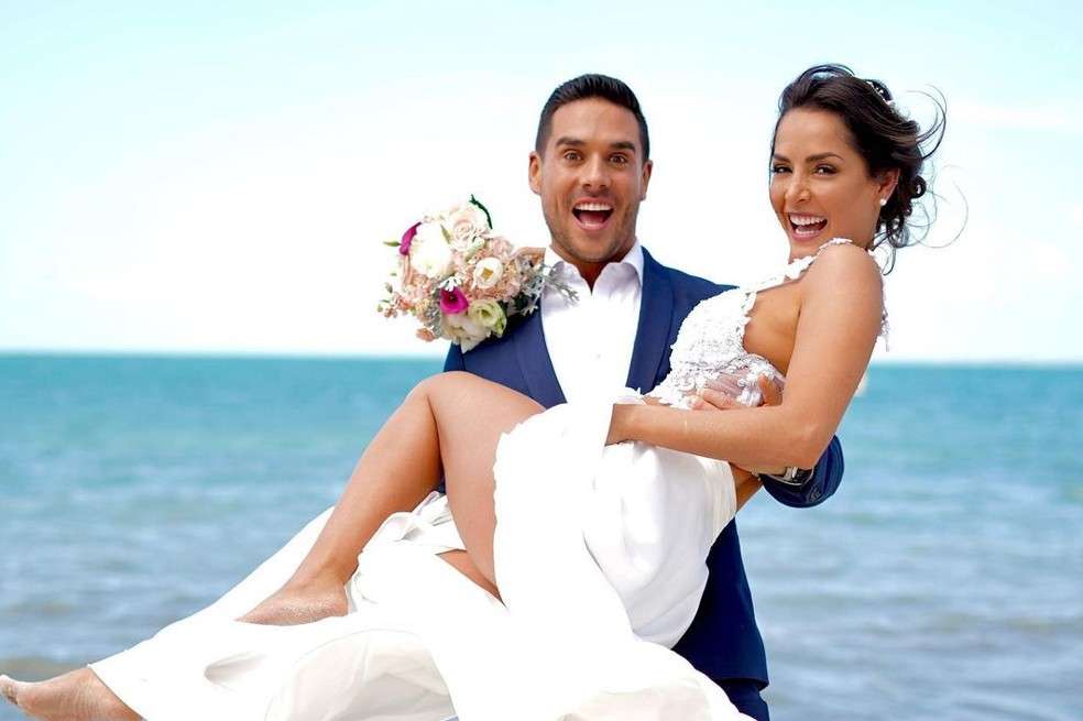 Esta foto corresponde al día de la boda. La protagonista de Hasta que la plata nos separe le dedicó a su esposo unas románticas palabras. “Sigamos construyendo una relación basada en el respeto, la admiración, la paciencia, el trabajo en equipo, pero sobre todo en el amor. Te amooooo babycito”.