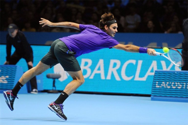 Federer vence fácilmente a Tipsarevic en el Masters de Londres