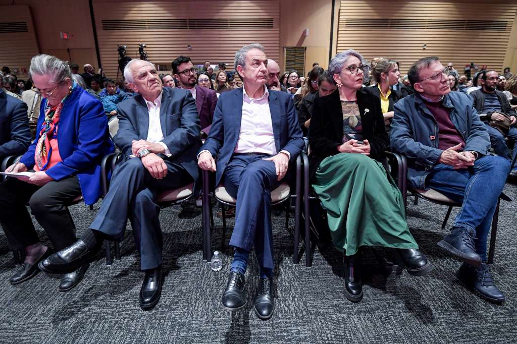 Este martes 2 de diciembre se dio el primer encuentro público de Frente Amplio (en la foto: Clara López, Ernesto Samper, expresidente del Gobierno español: Jose Luis Rodríguez, María José Pizarro y Roy Barreras)