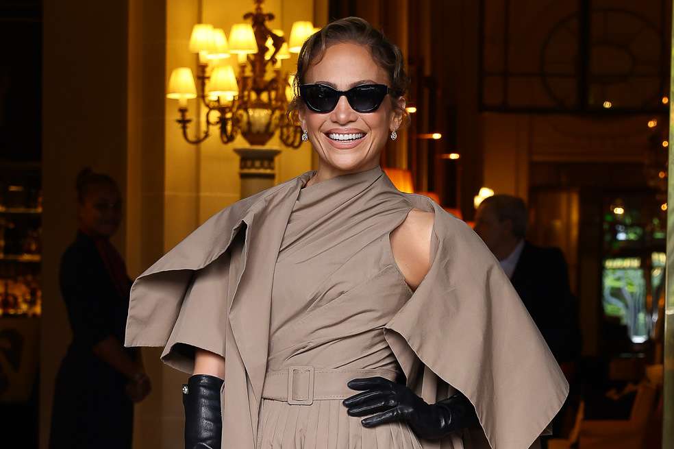 Luego de la difícil y mediática decisión de la disolución de su matrimonio con Ben Affleck, JLo fue captada muy bien acompañada.