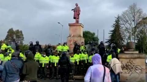 ¿Por qué indígenas Misak quisieron derribar la estatua de Cristobal Colón?