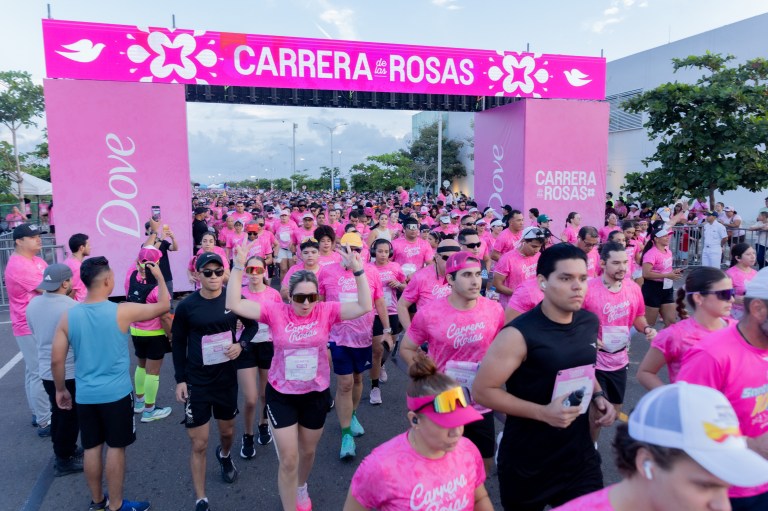 Correr por alguien más: la Carrera de las Rosas convierte a Bogotá en un abrazo colectivo
