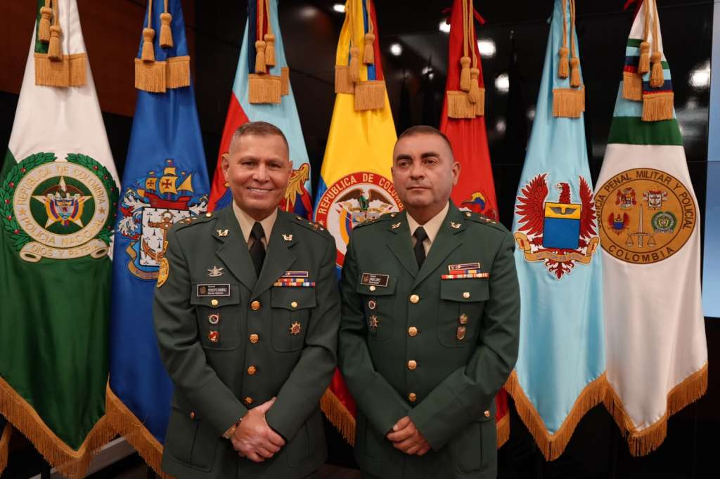 El coronel Roberto Ramírez García (izq.) fue elegido como presidente y el coronel Jorge Nelson López Galeano (der.) fue elegido como vicepresidente.
