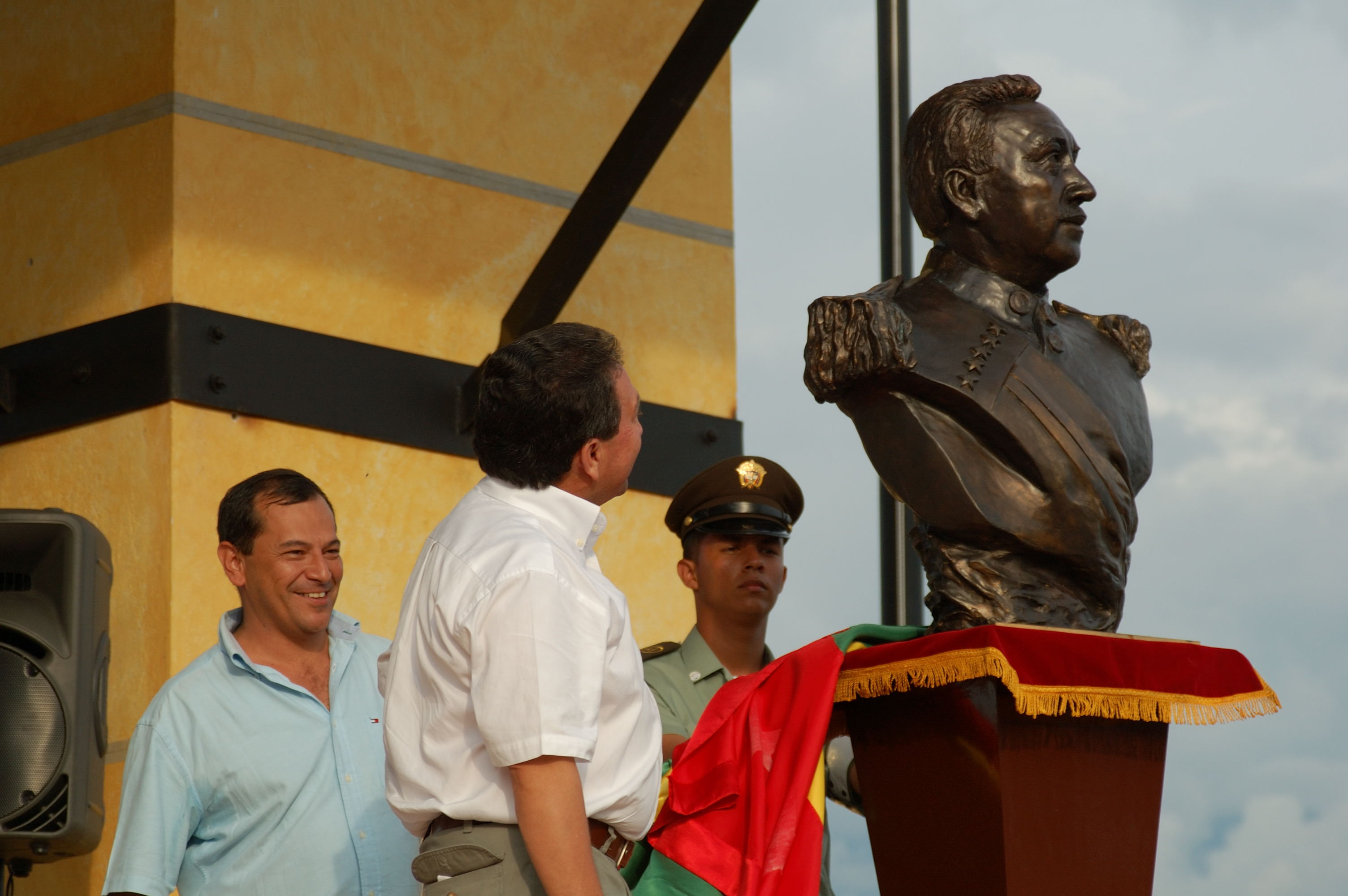 Busto Hugo Aguilar