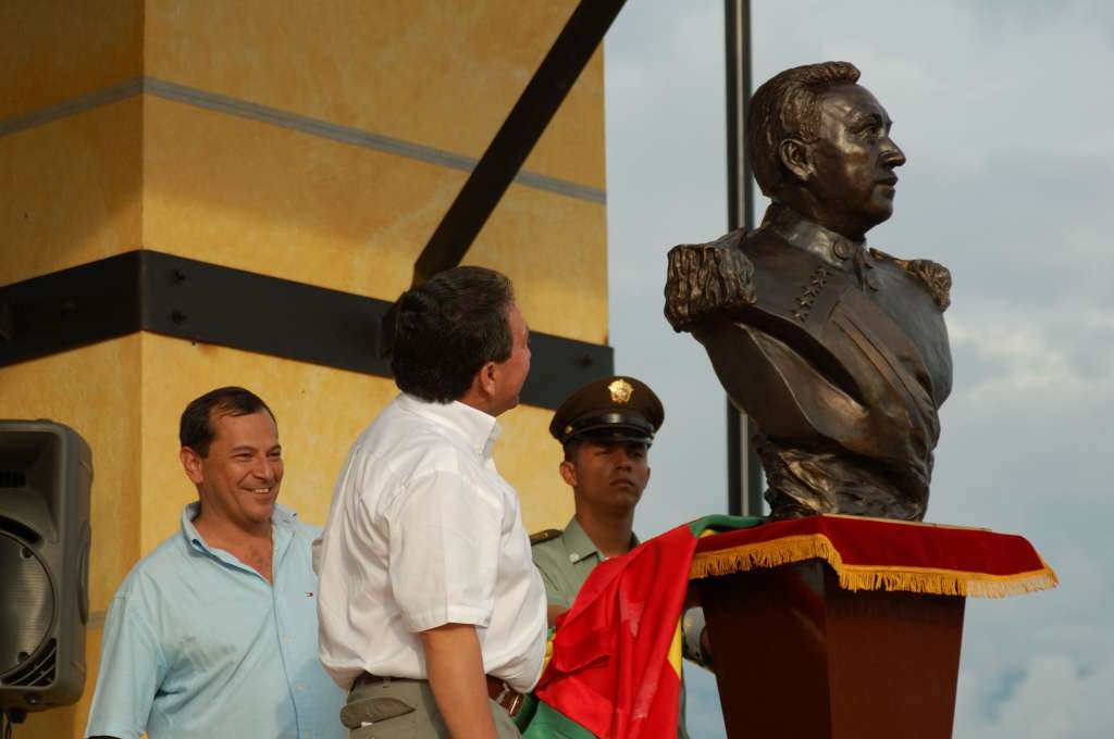 Busto Hugo Aguilar