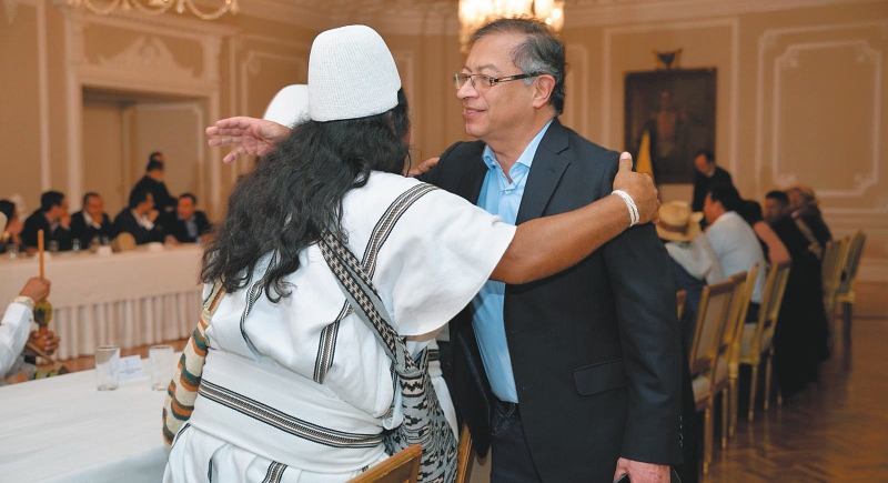 El presidente Gustavo Petro se reunió con dirigentes de la Mesa Permanente de Concertación Indígena el martes 21 de marzo en la Casa de Nariño. / Presidencia