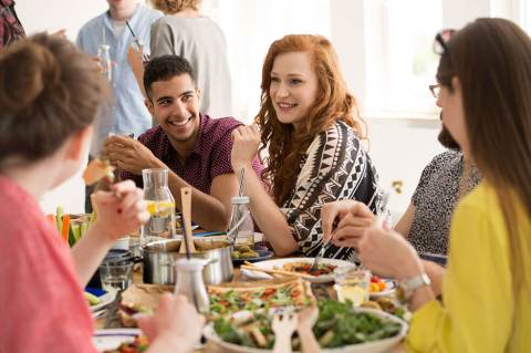 Cinco consejos para que salgas a comer sin miedo a romper la dieta
