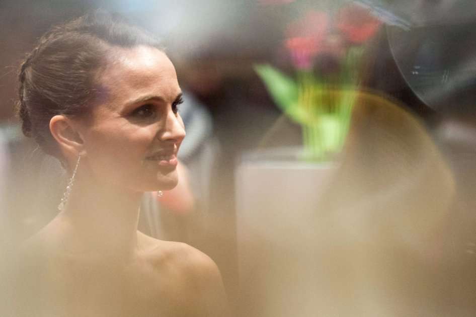 Natalie Portman debutó en el cine a los doce años, con la cinta ‘El profesional’. En ‘Knight of Cups’ su compañero de escena es Christian Bale. / EFE