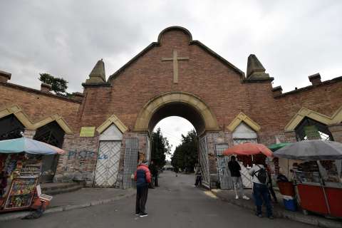 Denuncian retrasos de cuatro meses en obras de mantenimiento del cementerio del Sur