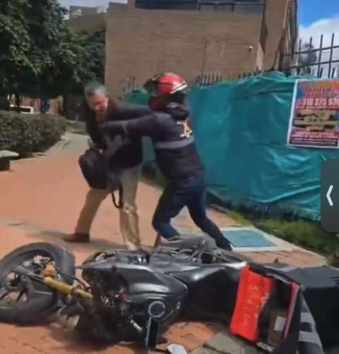 Imprudente y agresivo: motero golpeó anciano, que le reclamó por transitar en zona peatonal