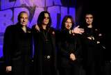 Black Sabbath dice adiós rodeado de las estrellas que iluminó