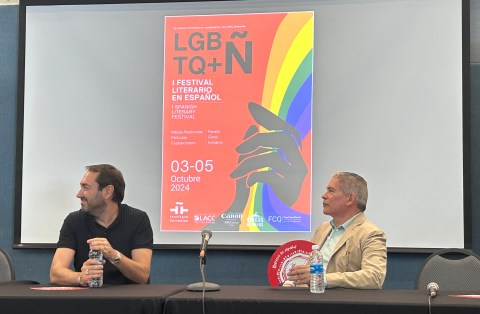 “Lo extraordinario está en la literatura, mucho más que en otros medios”