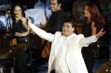 Juan Gabriel es dado de alta tras padecer neumonía