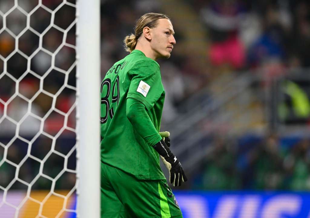 AL-RAYYAN (Qatar), 17/12/2025.- Matvey Safonov of Paris Saint-Germain reacts during the penalty shoot out of FIFA Intercontinental Cup 2025 match between Paris Saint-Germain and CR Flamengo at Ahmad Bin Ali Stadium in Al-Rayyan, Qatar, 17 December 2025. (Catar) EFE/EPA/NOUSHAD THEKKAYIL
