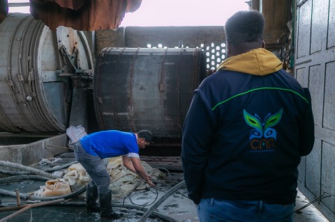Intervienen curtiembre que arrojaba desechos al río Bogotá
