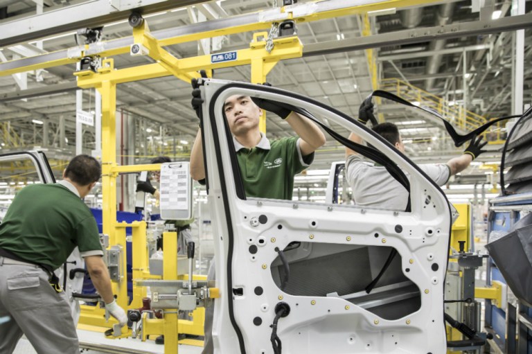 Aranceles a autos traerán desastre económico: analista