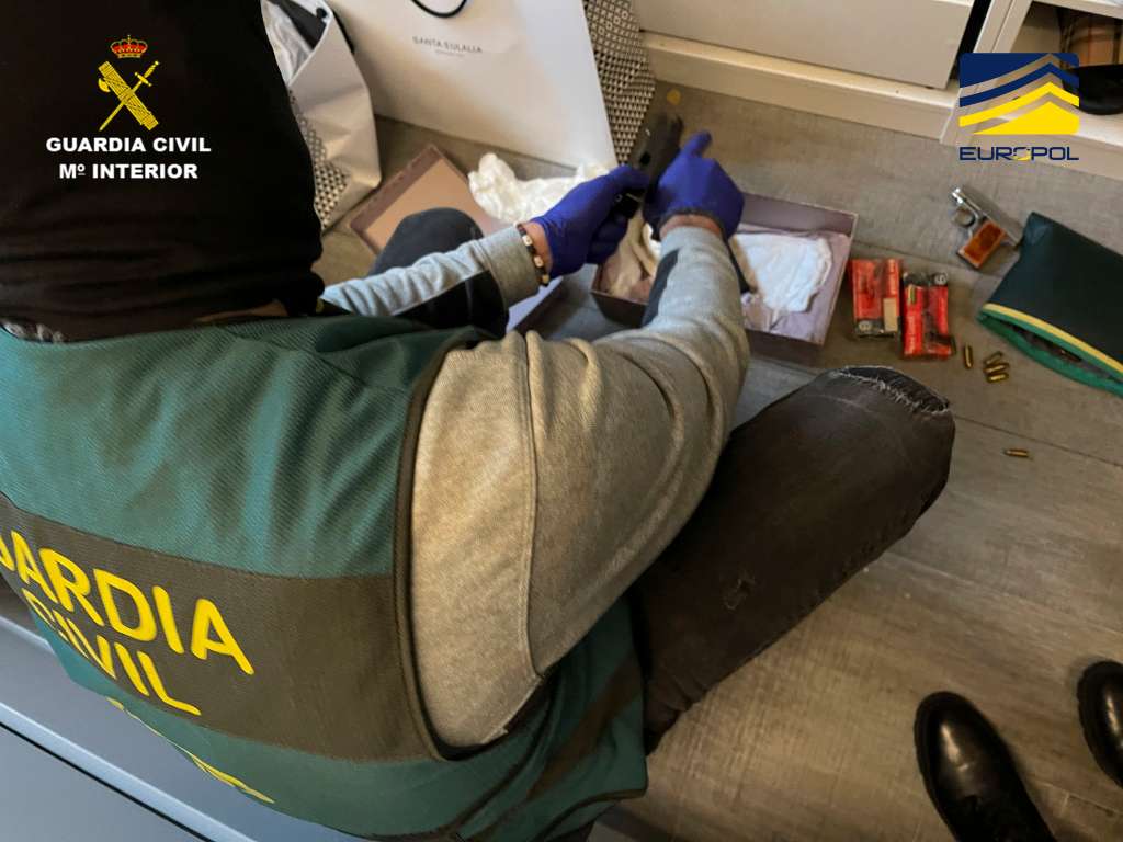 MADRID, 28/11/2022.- La Guardia Civil española, en coordinación con Europol, desmanteló un supercártel de la cocaína europeo, operación que se saldó con 49 detenidos en varios países, trece de ellos en España, entre ellos los capos que desde Dubái dirigían las operaciones de narcotráfico entre Sudamérica y Europa. EFE/ Guardia Civil SOLO USO EDITORIAL/SOLO DISPONIBLE PARA ILUSTRAR LA NOTICIA QUE ACOMPAÑA (CRÉDITO OBLIGATORIO)