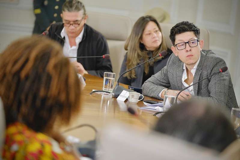 El ministro de Educación (der.) en el consejo de ministros. A su lado, la ministra de Transporte, María Fernanda Rojas, y el director de Prosperidad Social, Gustavo Bolívar.