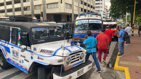Protesta de transportadores en Cali afecta a 75.000 usuarios del MIO: ¿por qué hay bloqueos?