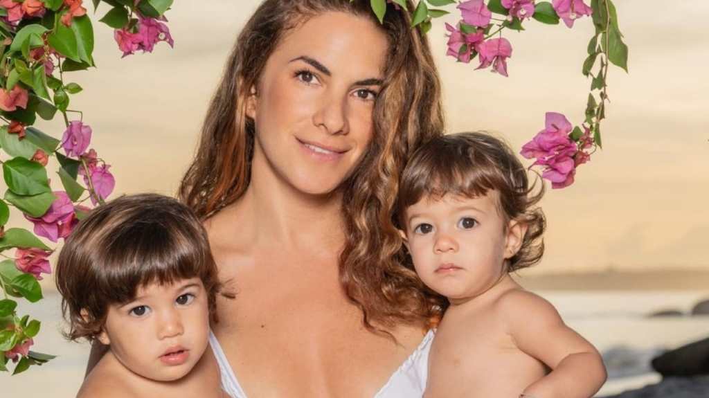 Naty Botero con sus hijas Luna y Paloma