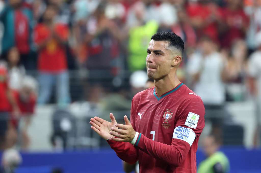 AMDEP8416. ARLINGTON (ESTADOS UNIDOS), 06/07/2026.- Cristiano Ronaldo de Portugal llora este lunes, al finalizar un partido de los octavos de final del Mundial de la FIFA 2026 entre Portugal y España en el estadio AT&T en Arlington (Estados Unidos). EFE/ Lavandeira Jr