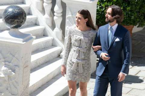 Carlota Casiraghi une sus dos pasiones: moda y literatura