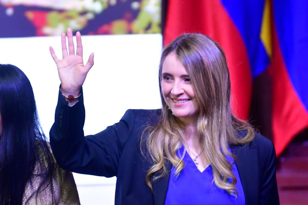 Senadora, fue elegida como la candidata del Centro Democrático para las elecciones 2026.