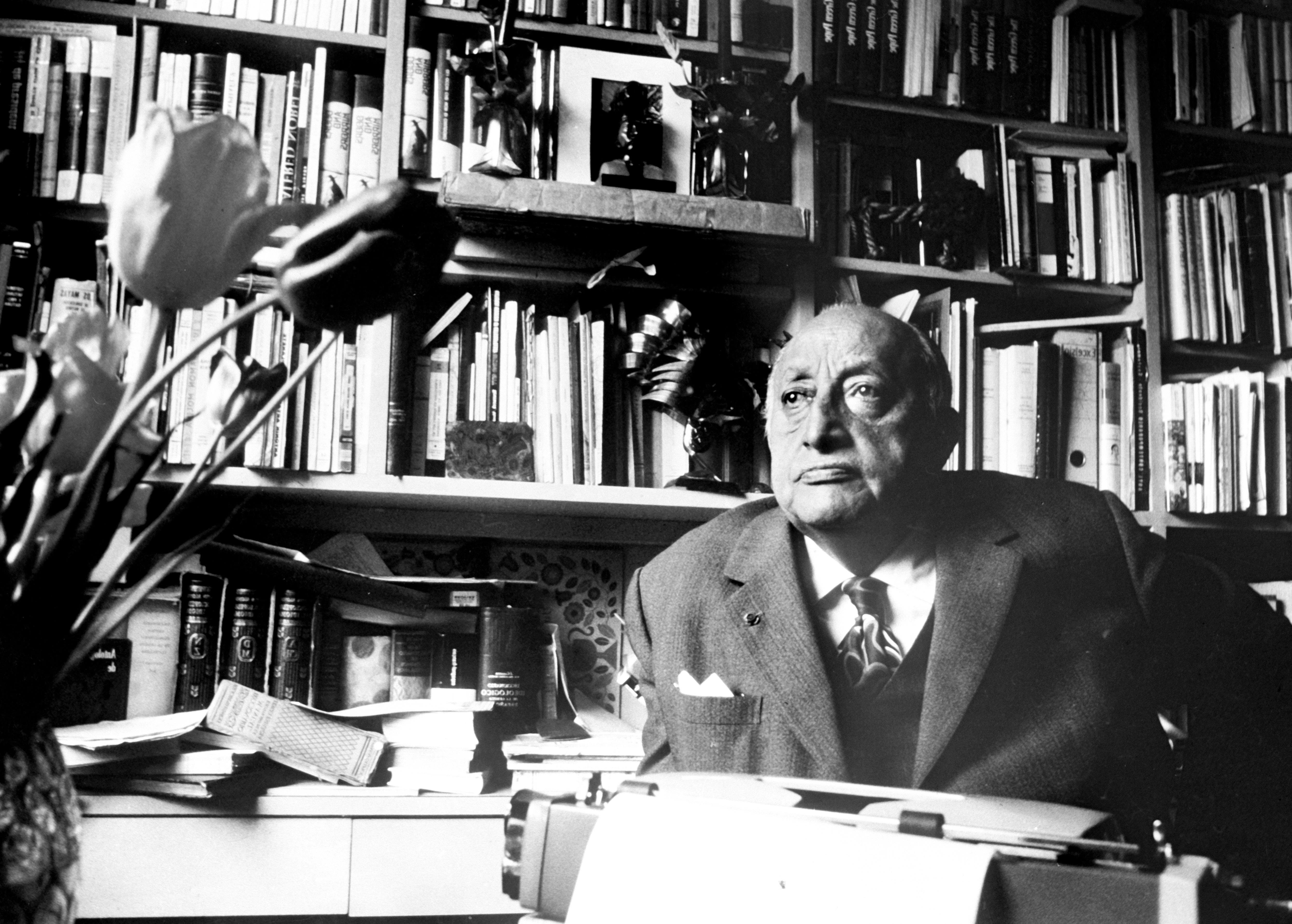 Miguel Ángel Asturias, integrante de la generación del 20, recibió el Premio Nobel de Literatura en 1967.