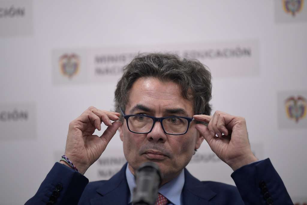 Ministro de Educación, en rueda de prensa explicando la Política de Gratuidad de las universidades públicas.