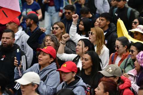Multitudinaria marcha de docentes en Bogotá: así se vivió la movilización