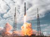 Space X bate récord al enviar un cohete con 143 satélites