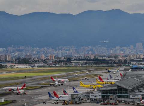Terremoto en Venezuela obliga a suspender operaciones aéreas desde Bogotá