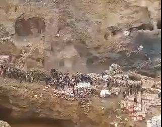 Momento exacto en el que se derrumba la mina artesanal. /Captura de pantalla
