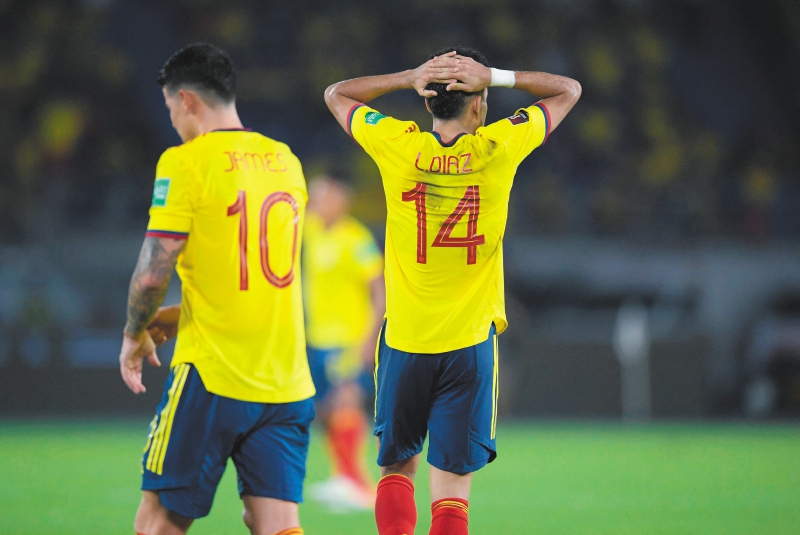 De espaldas al gol está la selección de Colombia. Ante Paraguay, con James Rodríguez y Luis Díaz en el ataque, completó cinco partidos sin anotar. / AFP