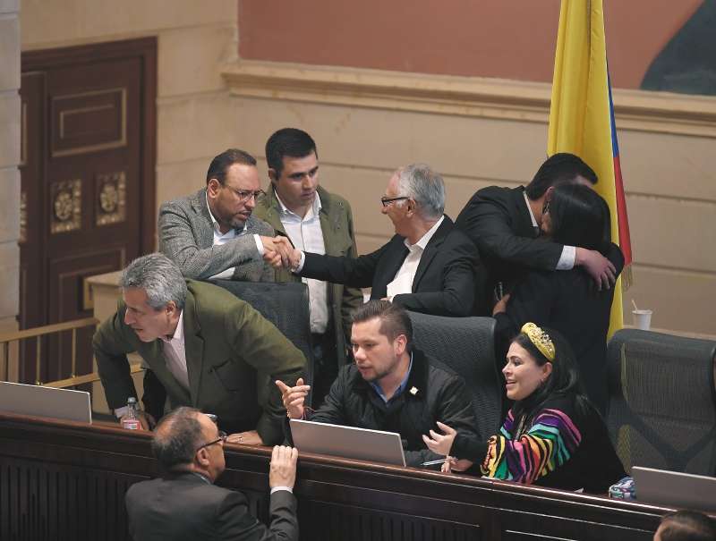 El proyecto de reforma ha tenido el respaldo del Pacto Histórico, los liberales y La U. En la imagen los ministros del Interior y de Salud (los canosos) en el debate de esta semana. / Mauricio Alvarado
