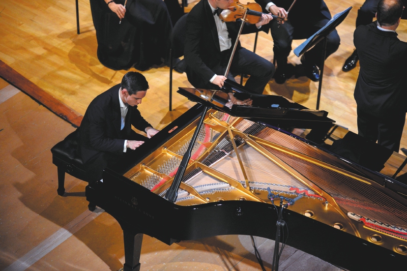 El pianista ruso Dmitry Shishkin durante su participación en el concierto inaugural del Cartagena XVII Festival de Música. 